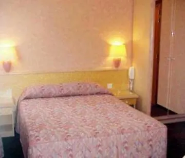 Hôtel Saint-Charles Paris 3*,